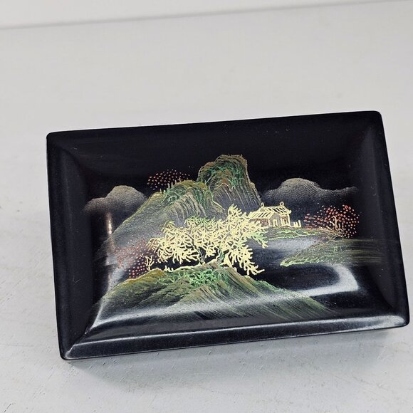 Lacquered Japanese Style Decorative Box With Landscape Design & Removable Lid - Picture 10 of 11